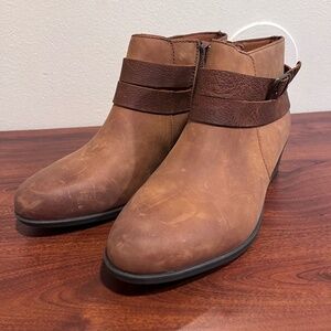 Women Clarks Booties size 9